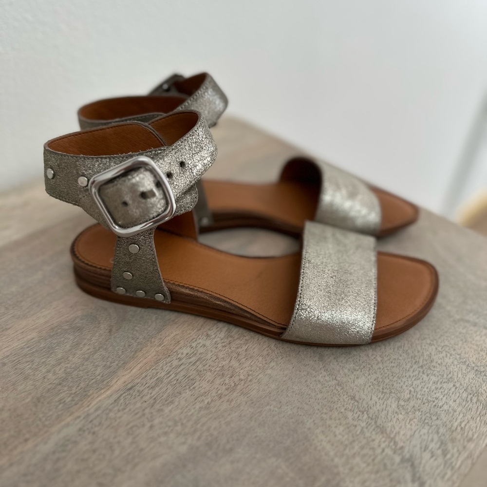 Sandals - Picture 2 of 2